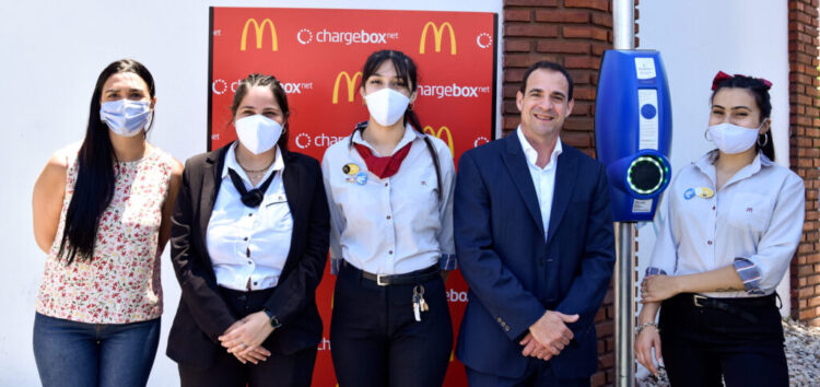 [Argentina] Se inauguró la primera estación de carga para automóviles eléctricos en un local de McDonald’s en Argentina