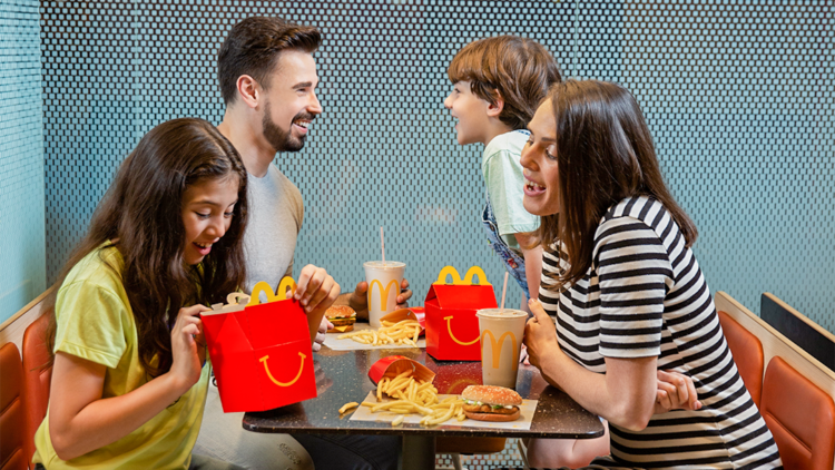 [Colombia] Según un estudio científico: La Cajita Feliz de McDonald’s tiene el mejor balance nutricional para niños, respecto a otras marcas de servicio rápido en Colombia con las que fue comparada
