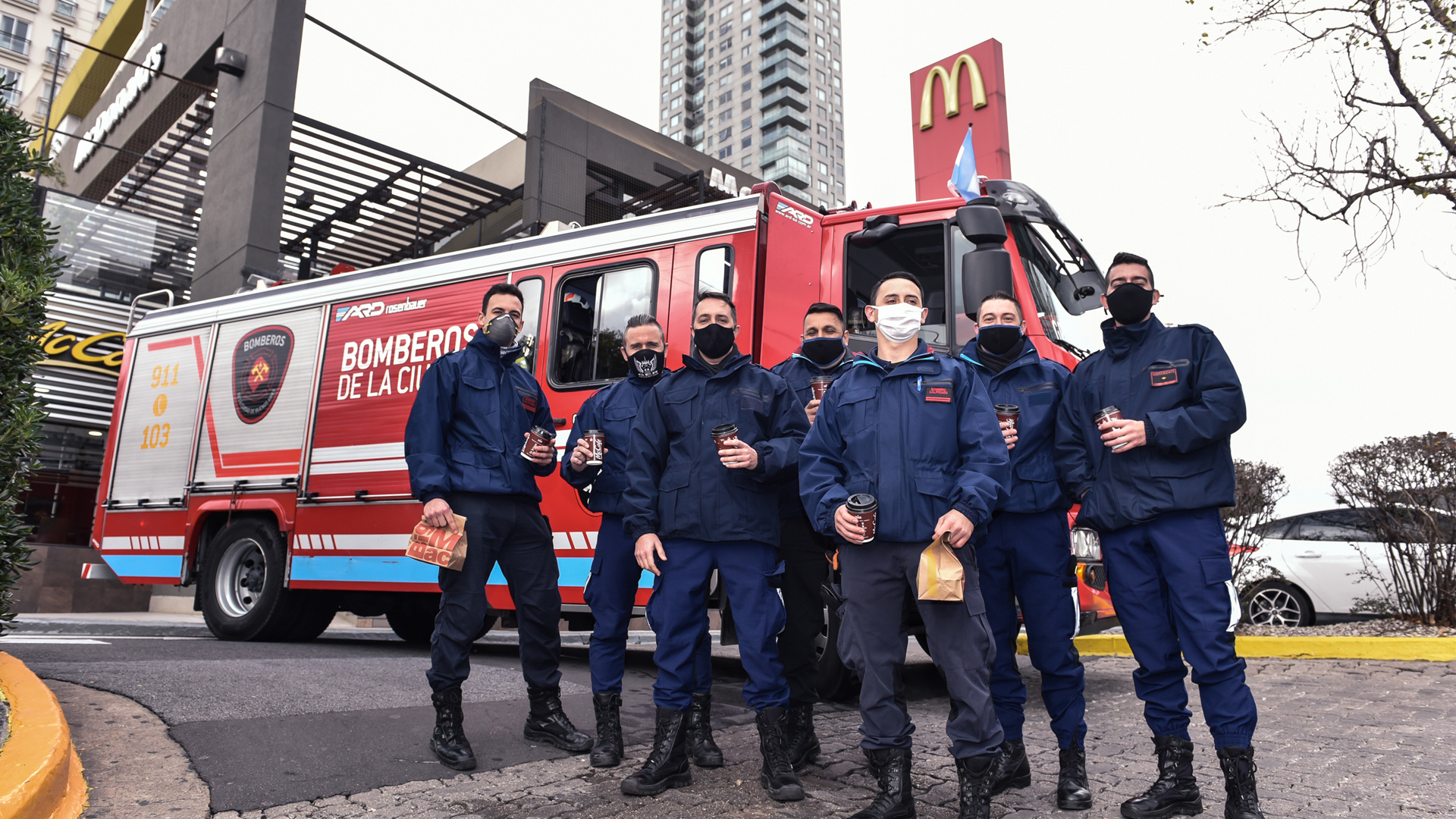 [Argentina] “Héroes sobre ruedas”: un desayuno gratis de McDonald’s para quienes están trabajando en la calle durante esta pandemia