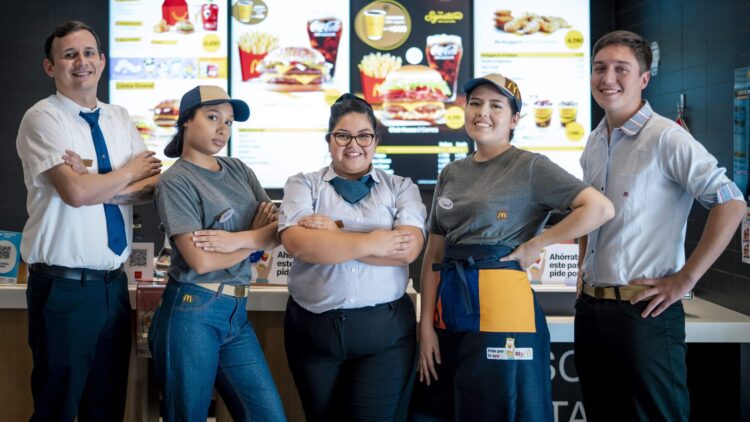 [Chile] McDonald’s abre 6 restaurantes en un mes y suma 10 mil empleados en Chile