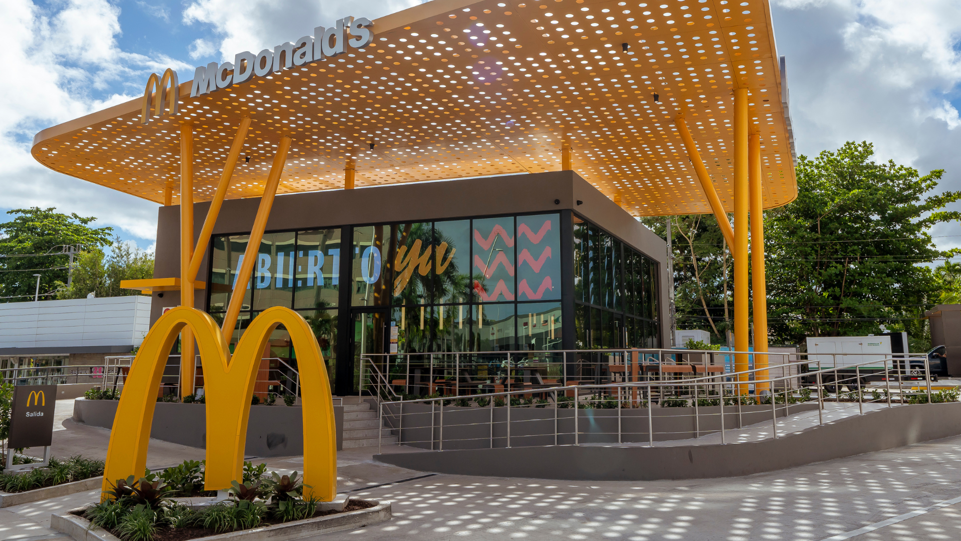 [Puerto Rico] McDonald’s apuesta al desarrollo de empleos, diversidad e inclusión y sustentabilidad ambiental con la apertura de su restaurante insignia en San Patricio