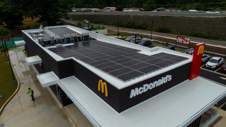 [Costa Rica] McDonald’s abre su nuevo restaurante en Guápiles: el primero de la cadena en Costa Rica con un sistema de energía solar