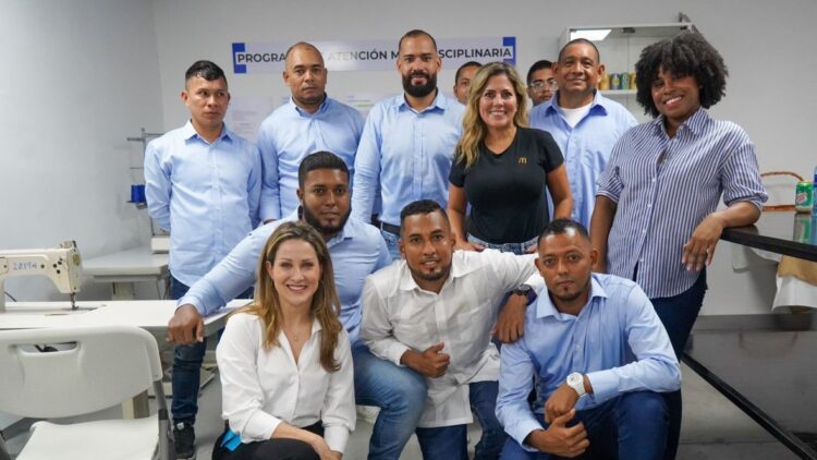 [Panamá] Alianza empresarial impulsa inauguración de taller de costura ‘Hilos de Transformación’ con privados de libertad