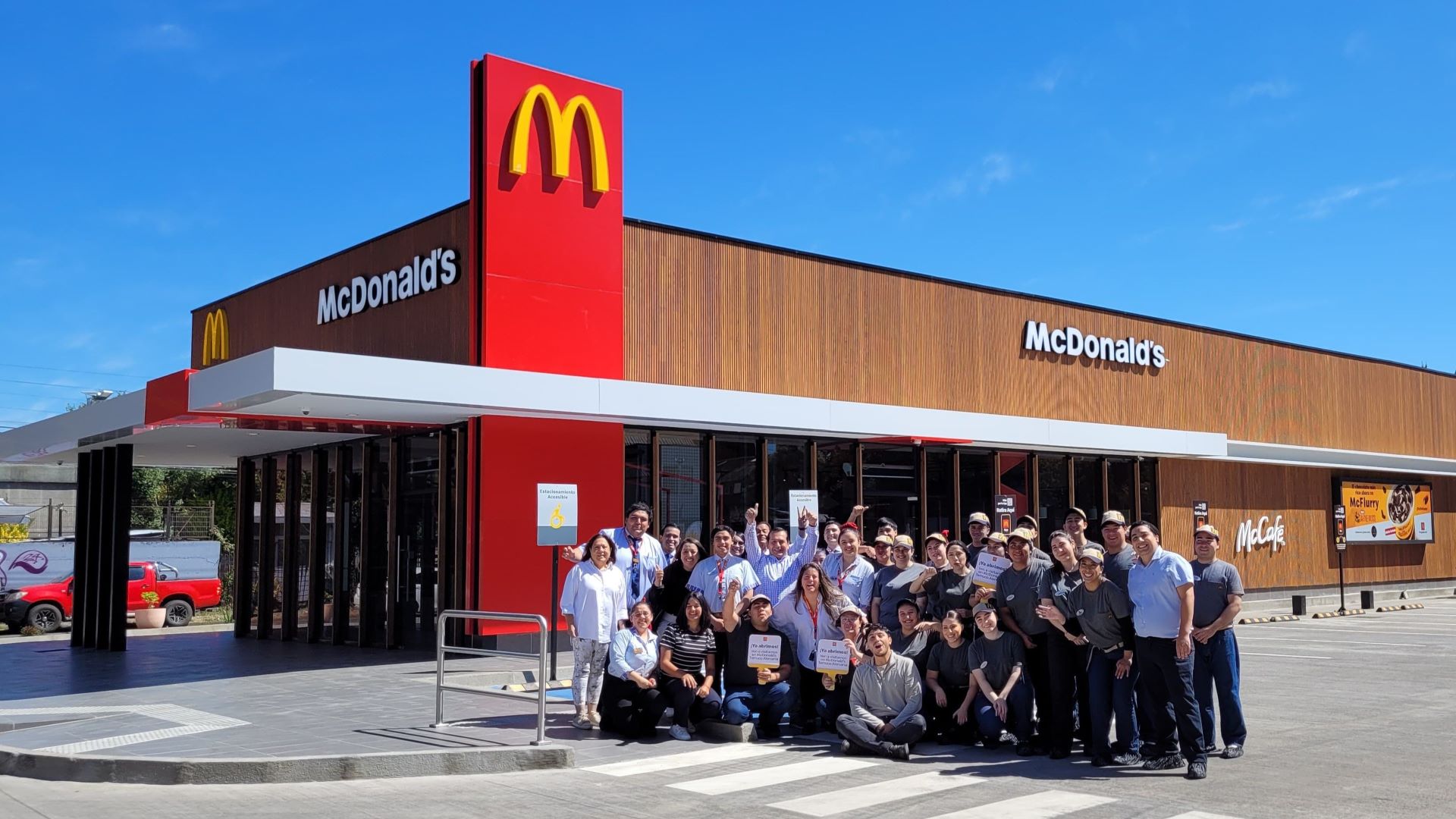 [Chile] McDonald’s inaugura en Temuco el primer restaurante construido con madera sustentable